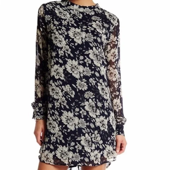 ASTR The Label black floral sheer overlay long sleeve dress. Size XS - Picture 4 of 6